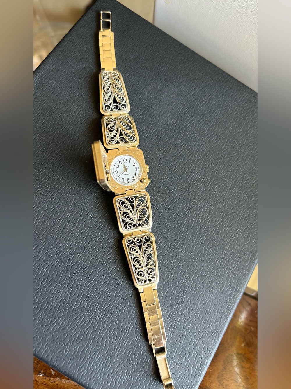 Chaika Russia 17 J Mechanical Wind light  oGold Color Filigree Watch.